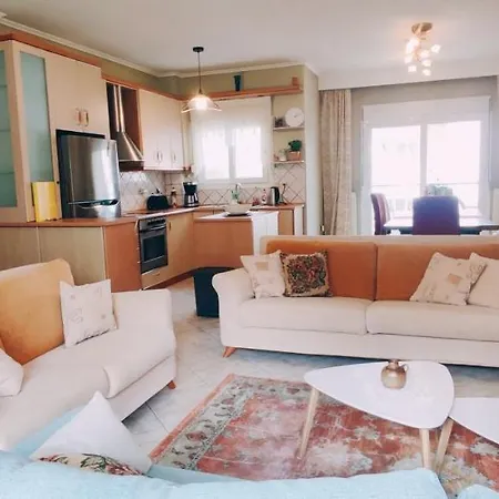 Peraía The Golden Guest House מראה חיצוני תמונה