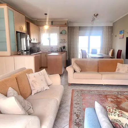 Peraía The Golden Guest House מראה חיצוני תמונה